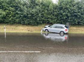 Auffahrunfall auf der A1 infolge Starkregen. Foto: Polizei AG