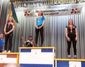 Zweimal durfte Jessica Acklin ganz oben auf dem Siegertreppchen posieren. Foto: zVg